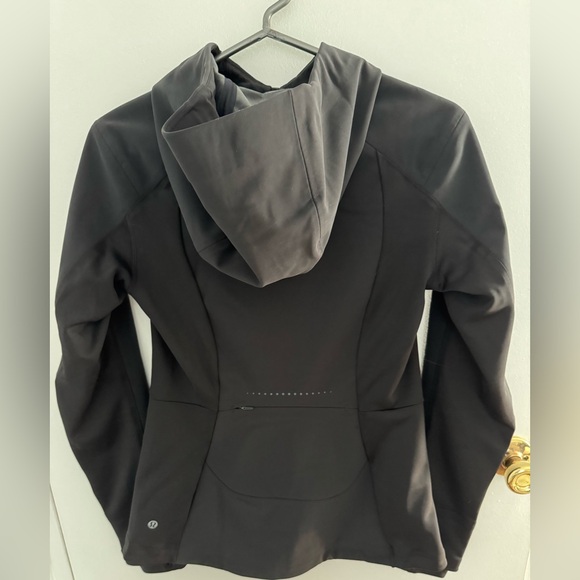 Women's Black Lululemon Cross Chill Repel Jacket - Picture 5 of 7